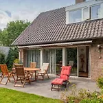 Ground Floor And Twin Bedroom In Luxurious Villa With Beautiful Garden Very Near Tue And Centre