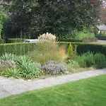 Ground Floor And Twin Bedroom In Luxurious Villa With Beautiful Garden Very Near Tue And Centre