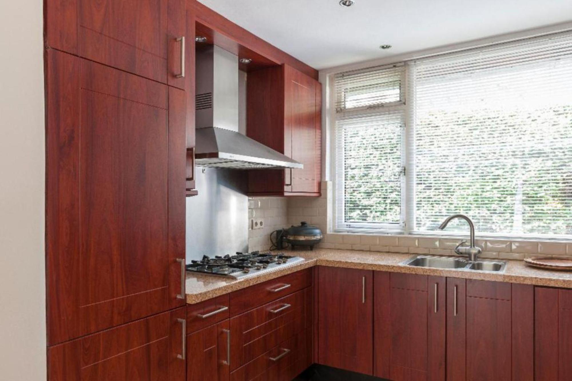 Homestay Ground Floor And Twin Bedroom In Luxurious With Beautiful Garden Very Near Tue And Centre