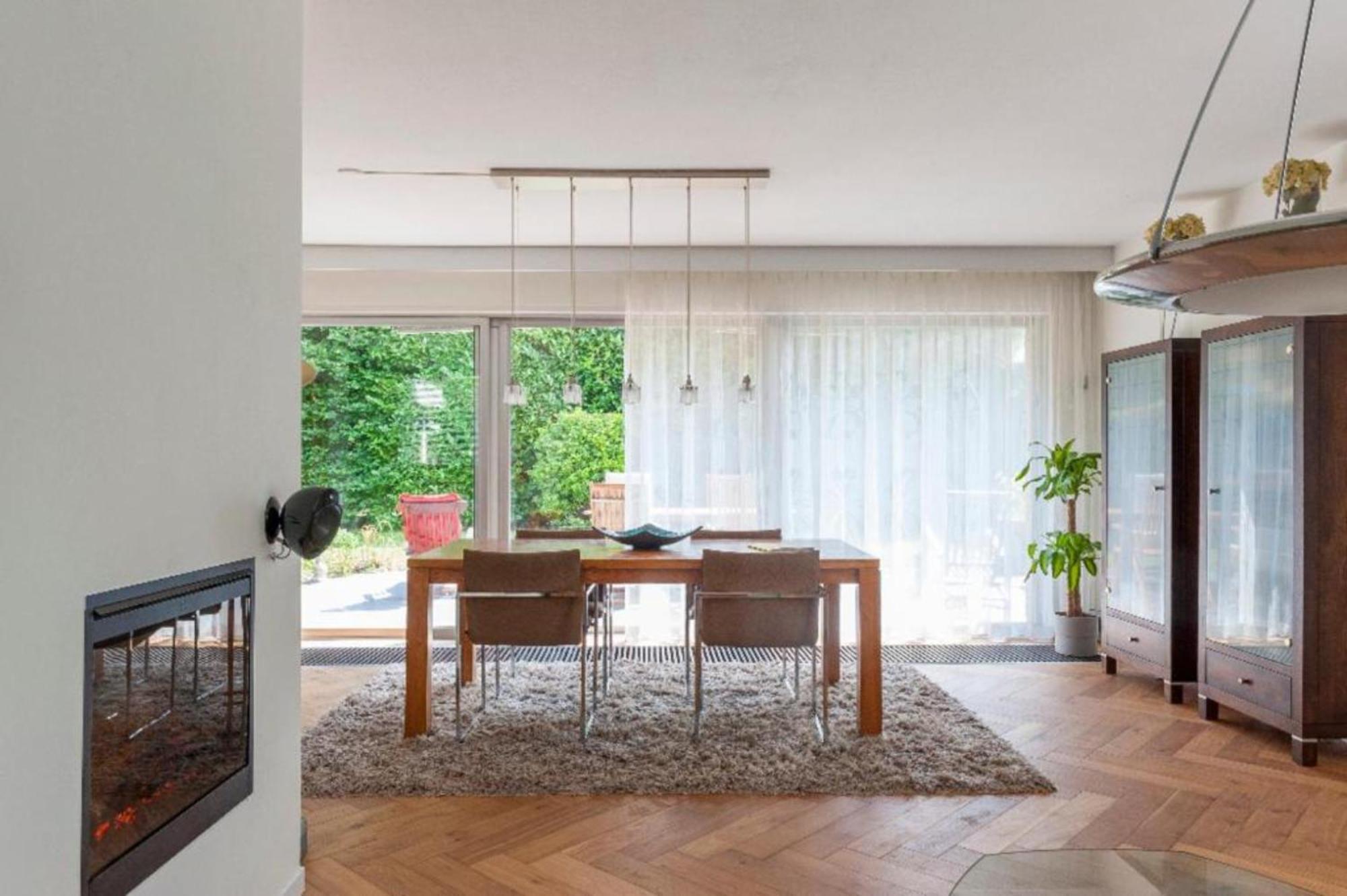 Homestay Ground Floor And Twin Bedroom In Luxurious With Beautiful Garden Very Near Tue And Centre *